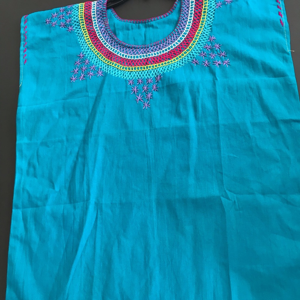 Blusa bordada a mano